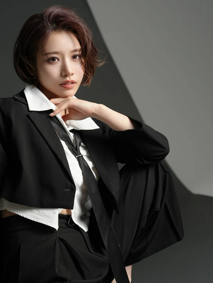 KawakitaSaika ไซกะ คาวาคิตะ ลุคแฟชั่นสูทสีดำ